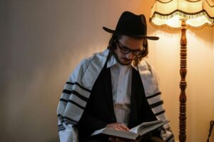 איך לעצב טלית אישית לבר מצווה - מדריך מלא למשפחות